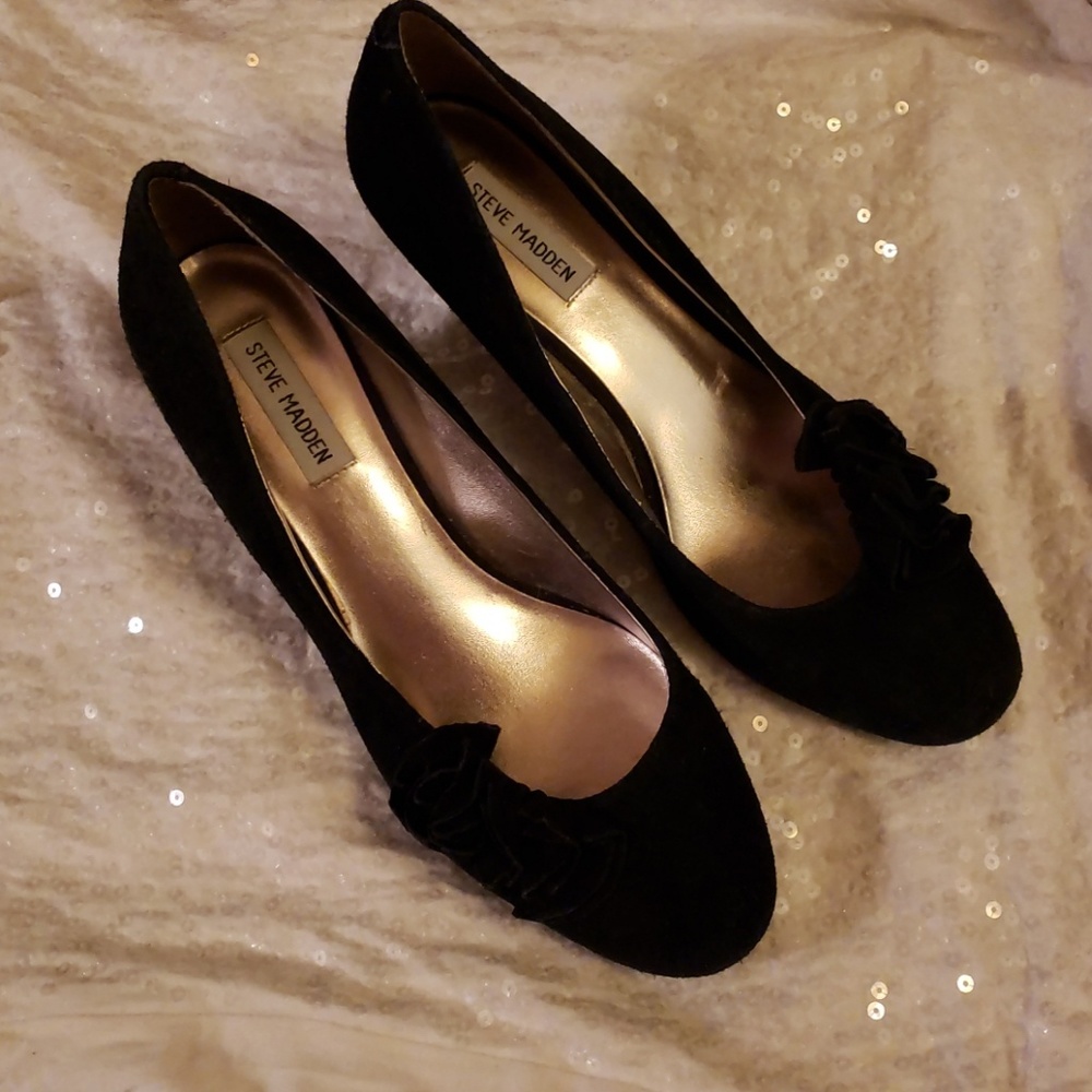 Steve Madden black suede pumps size 10.